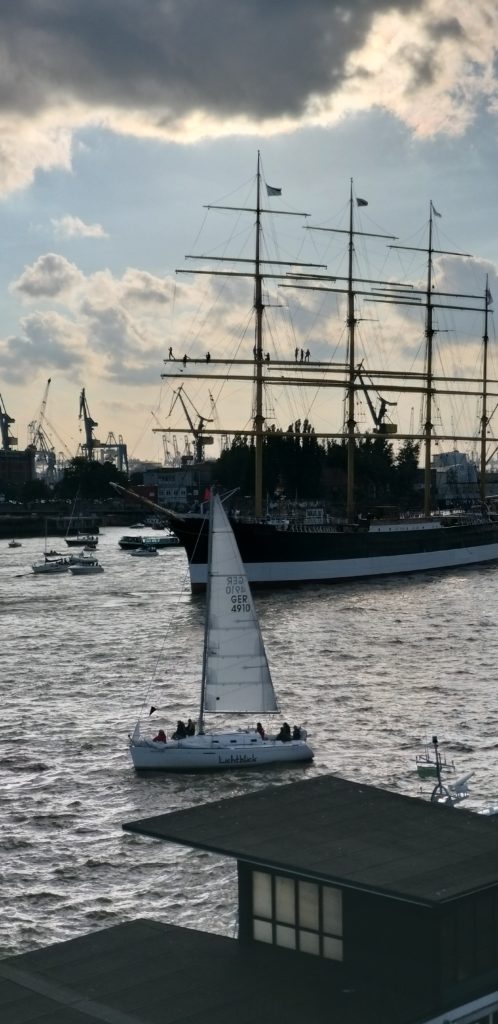 Viermaster Peking auf dem Weg nach Hamburg 1