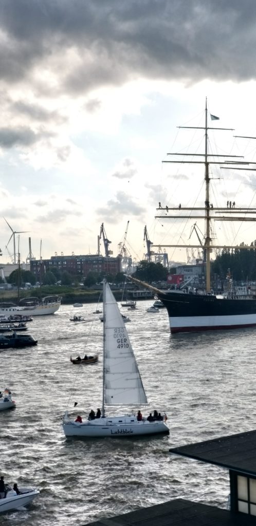 Viermaster Peking auf dem Weg nach Hamburg 1